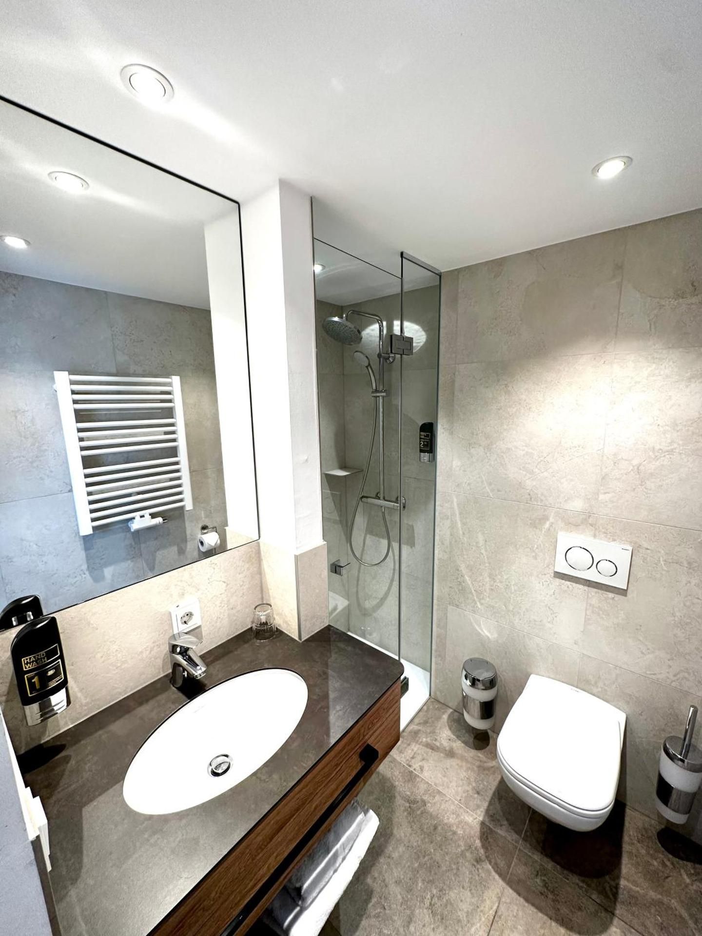 Hotel Seeblick Deluxe Single Room with Balcony 2