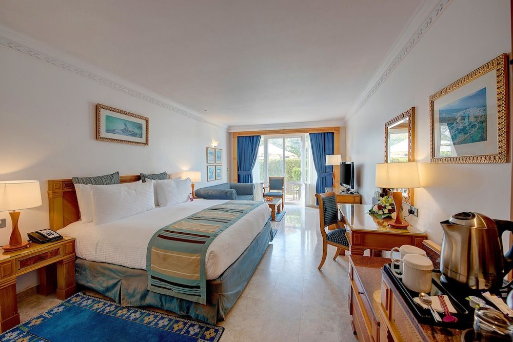Standard Room, 1 King Bed, Garden View