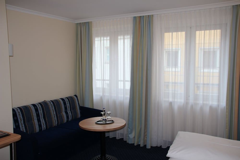 Hotel Daniel Double Room 8