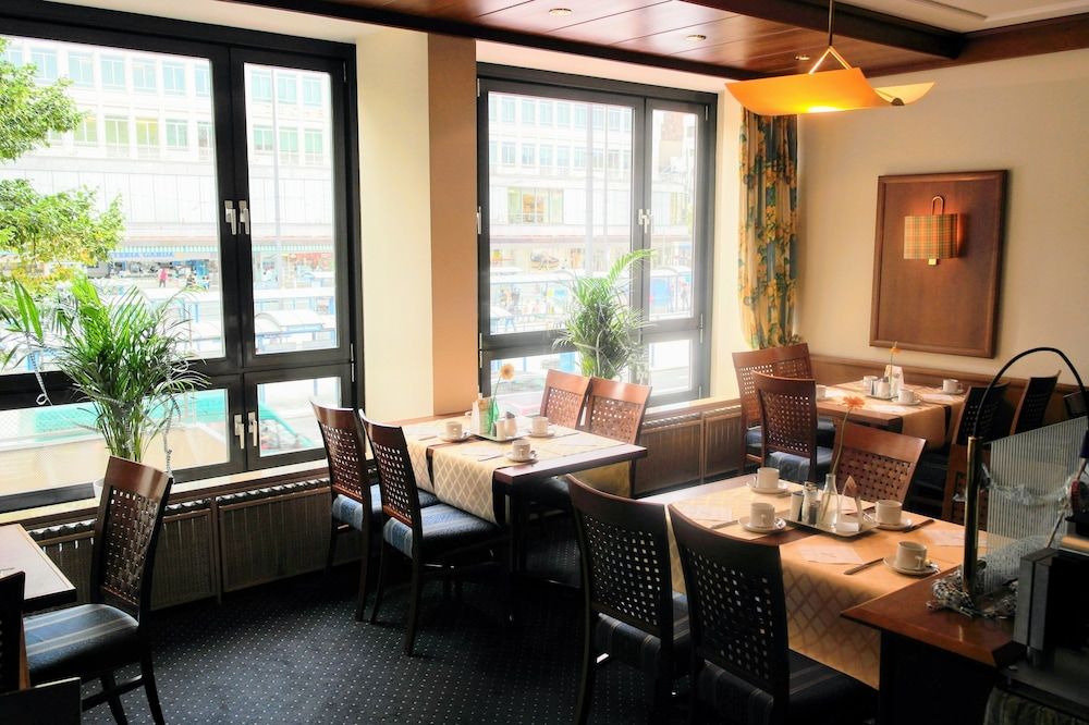 undefined Hotel Daniel 6