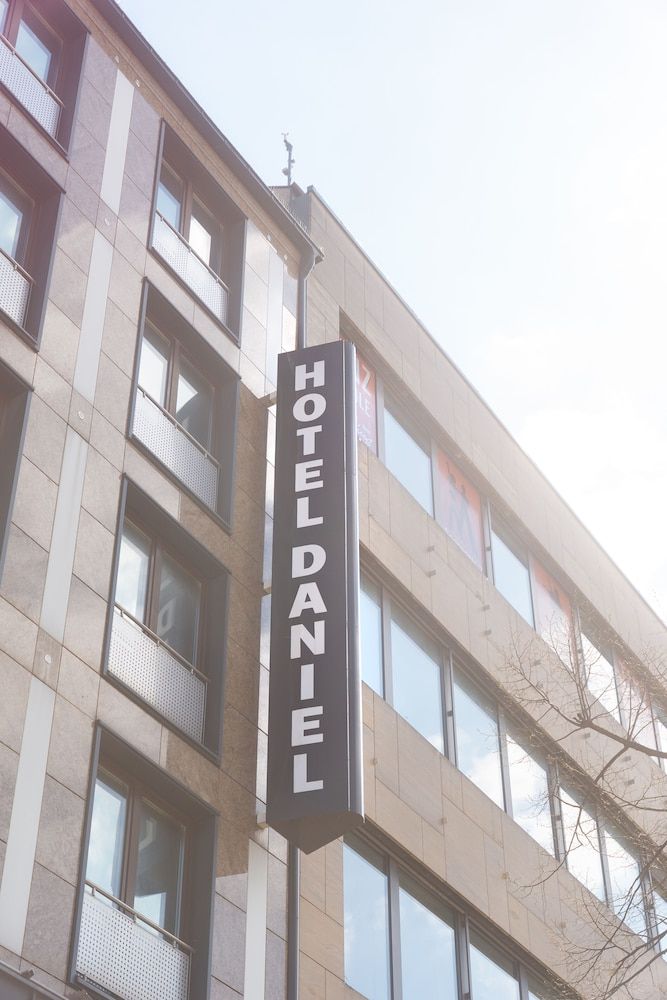 undefined Hotel Daniel 6