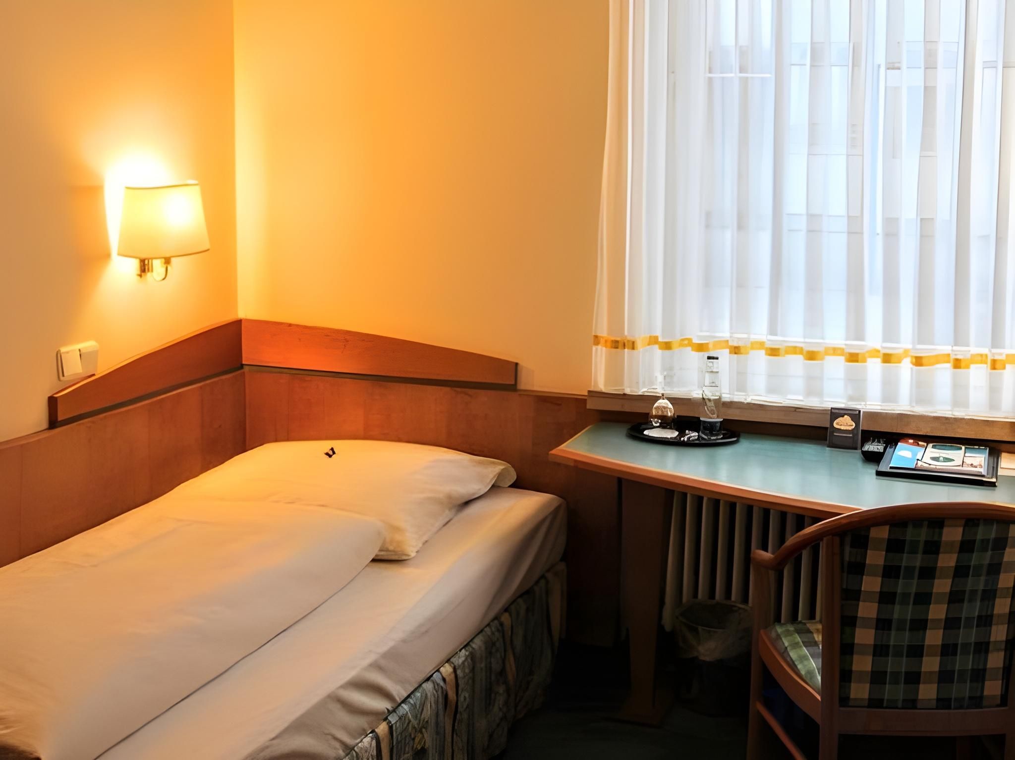 undefined Hotel Daniel 4