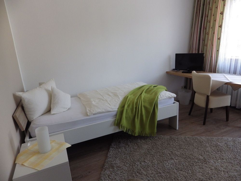 Pension Haus Heitzig Economy Single Room, Garden View