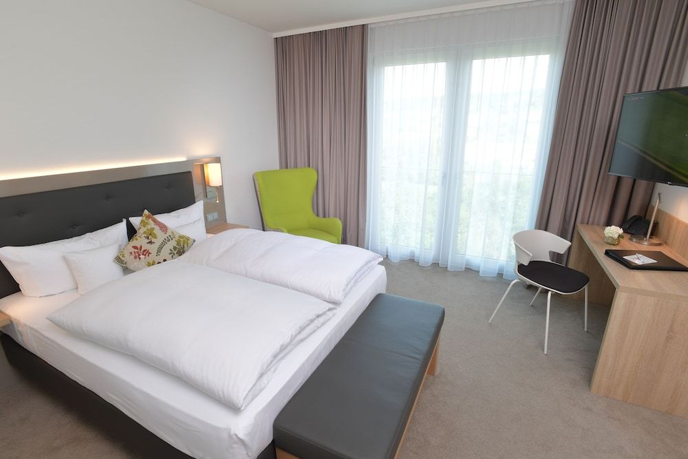 Best Western Queens Hotel Pforzheim-Niefern Superior Room, 1 Queen Bed 3