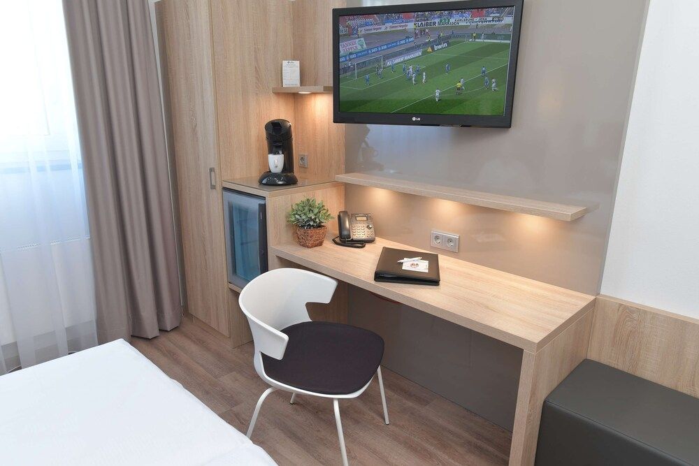 Best Western Queens Hotel Pforzheim-Niefern Superior Room, 1 Queen Bed 10