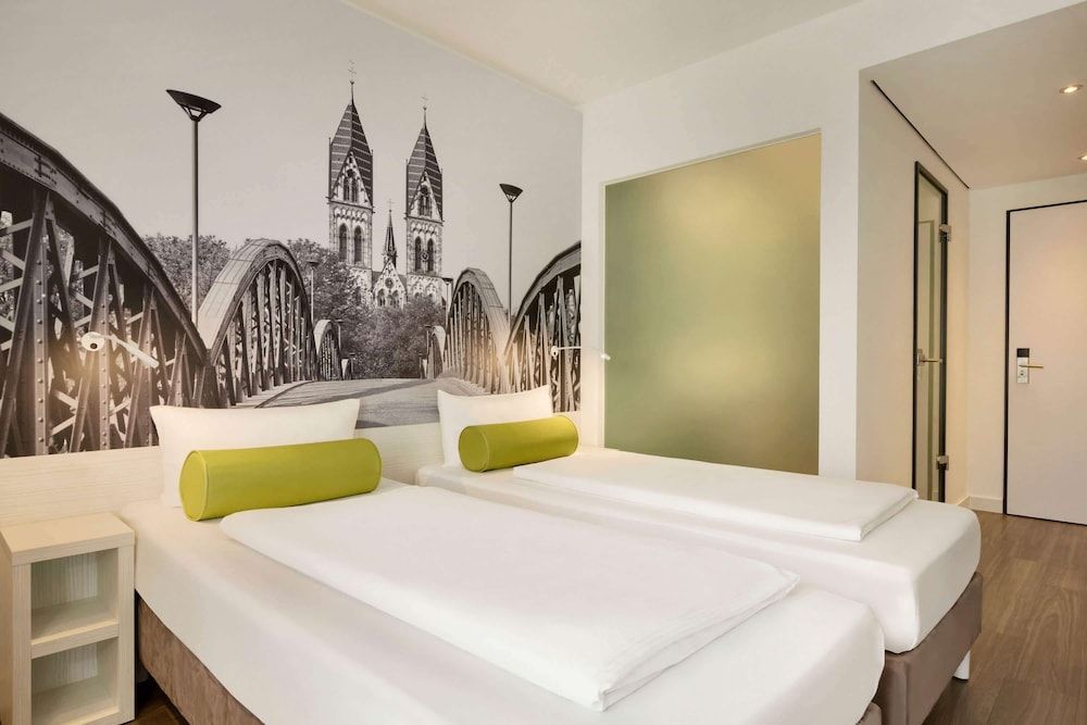 Super 8 by Wyndham Freiburg Standard Double Room