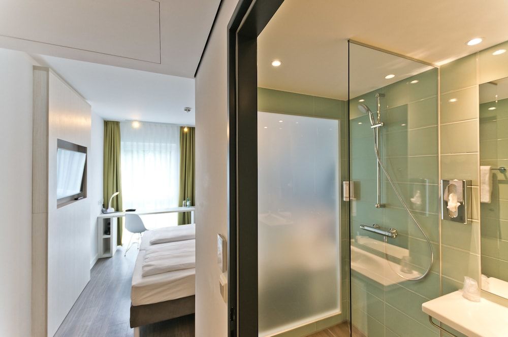 Super 8 by Wyndham Freiburg Standard Double Room 3