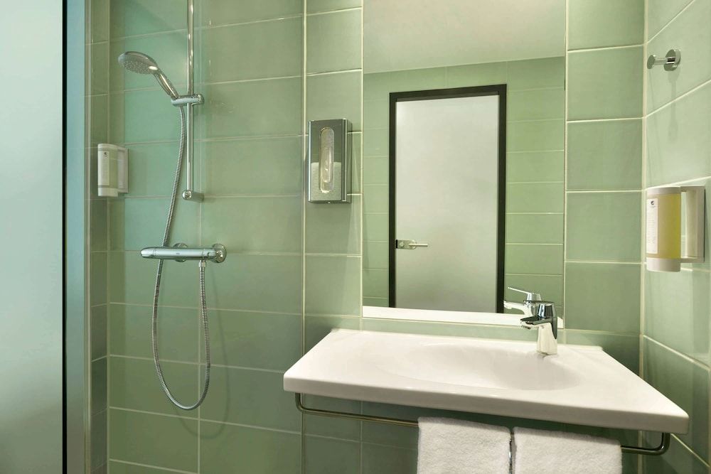 Super 8 by Wyndham Freiburg Standard Double Room 6