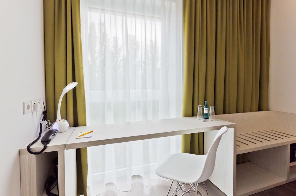 Super 8 by Wyndham Freiburg Standard Double Room 7