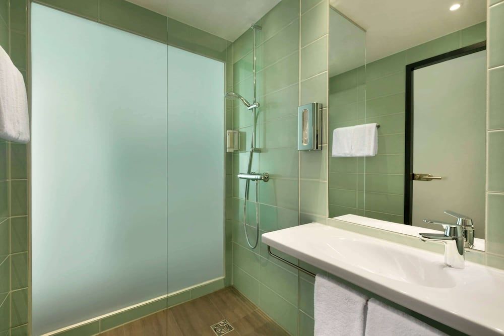 Super 8 by Wyndham Freiburg Standard Double Room 5