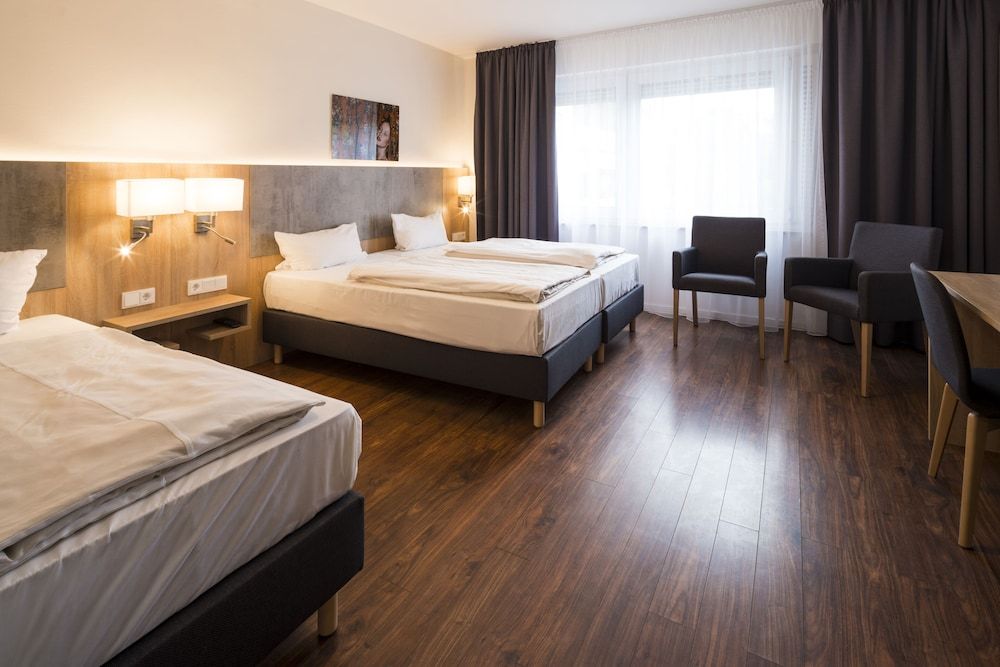 2Places Side Comfort Family Room