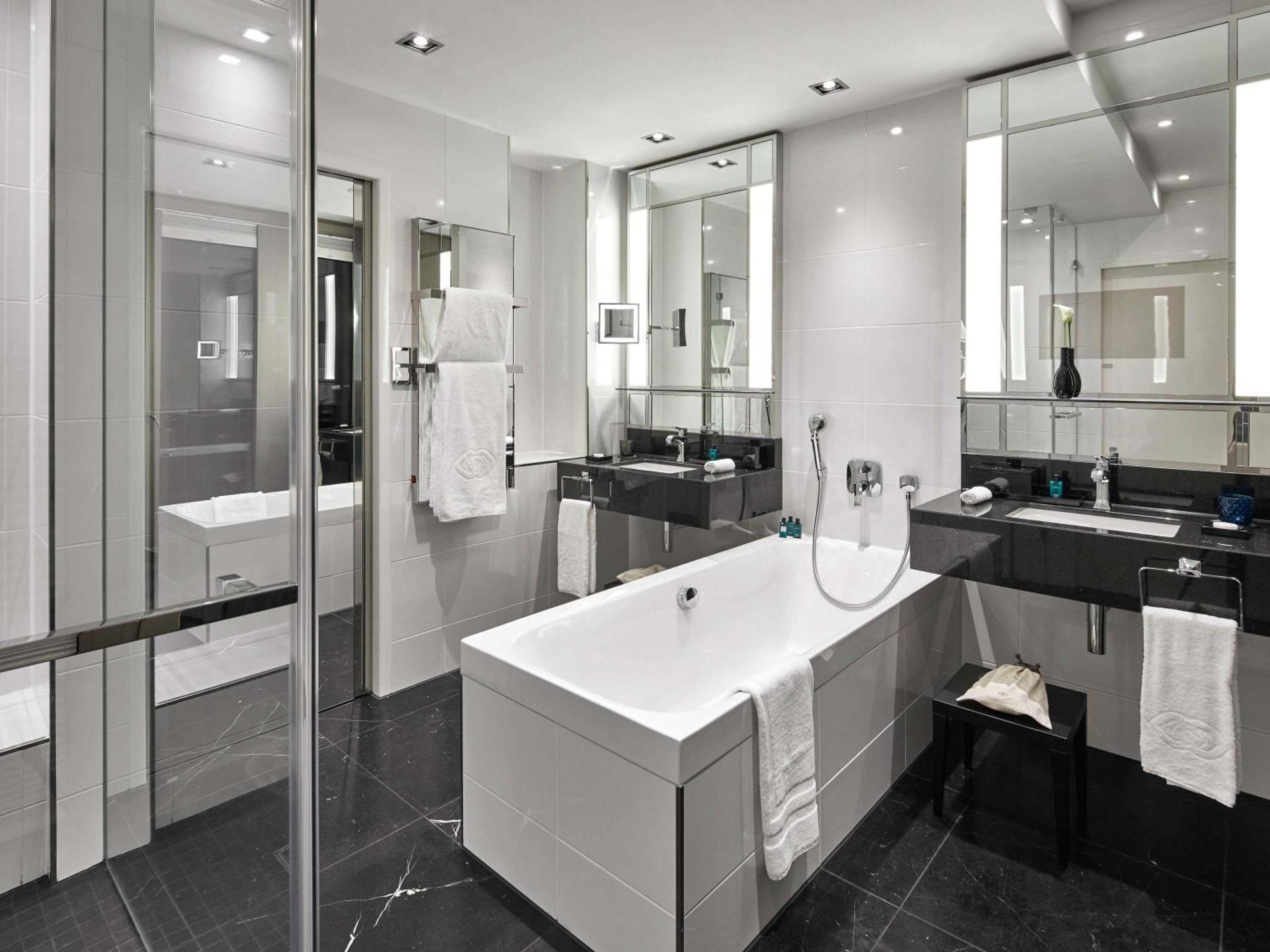 Junior Suite with Two Single Beds