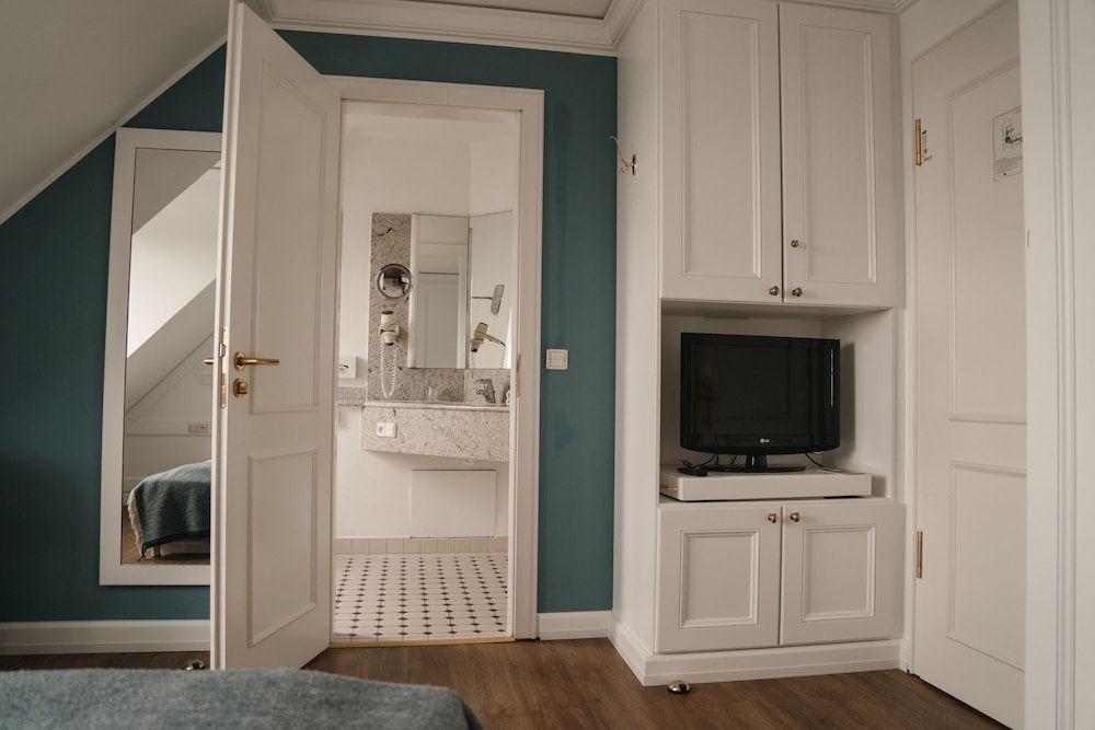 Hofgut Georgenthal Double Room (French Bed) 5