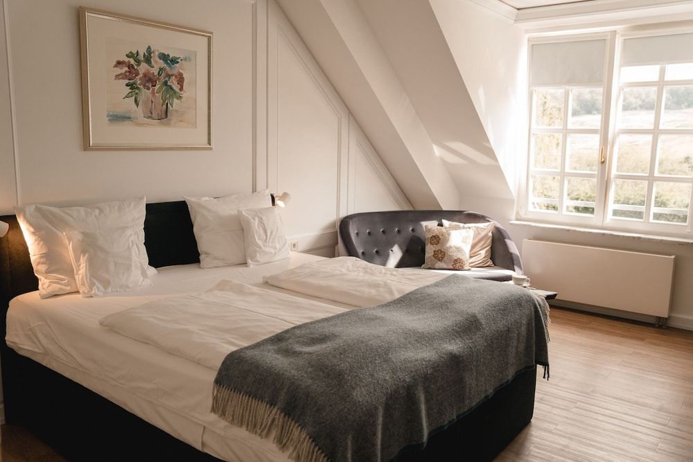 Hofgut Georgenthal Deluxe Double Room 4