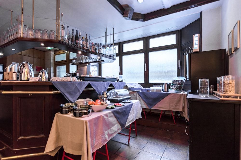 undefined Smart Stay Hotel Station 8