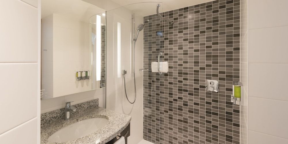 Hampton by Hilton Hamburg City Centre Room, 1 Queen Bed 4