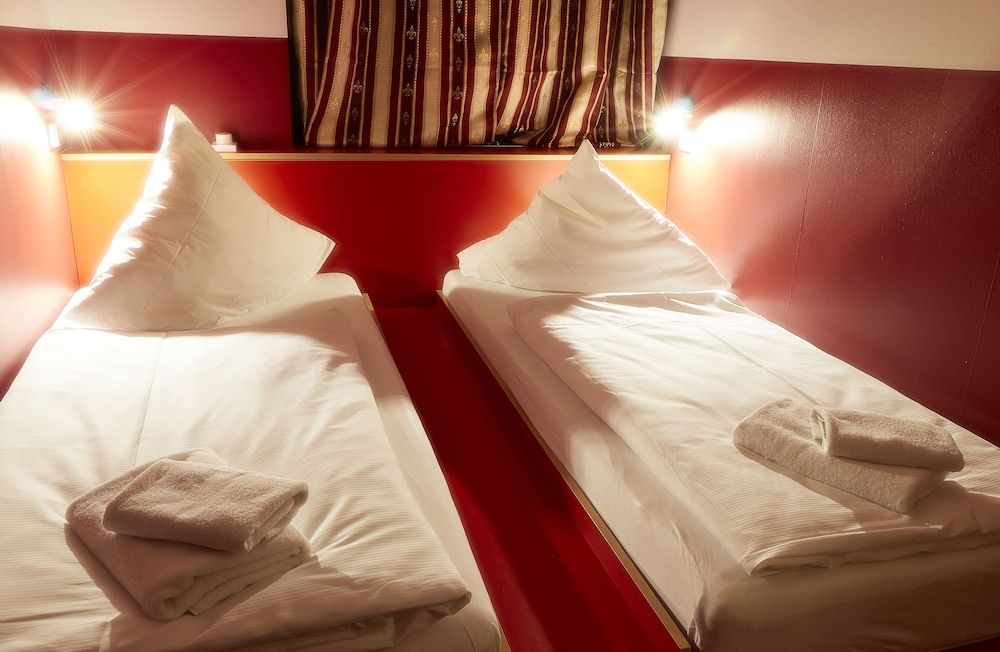 undefined Ballhaus Berlin Hostel 4