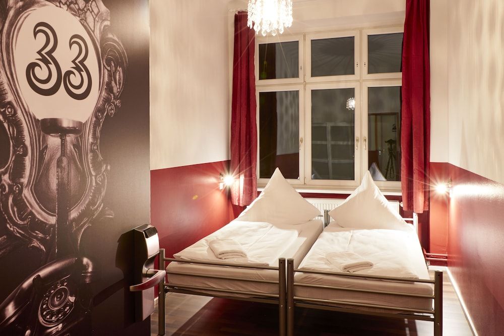 Ballhaus Berlin Hostel Basic Twin Room, Shared Bathroom