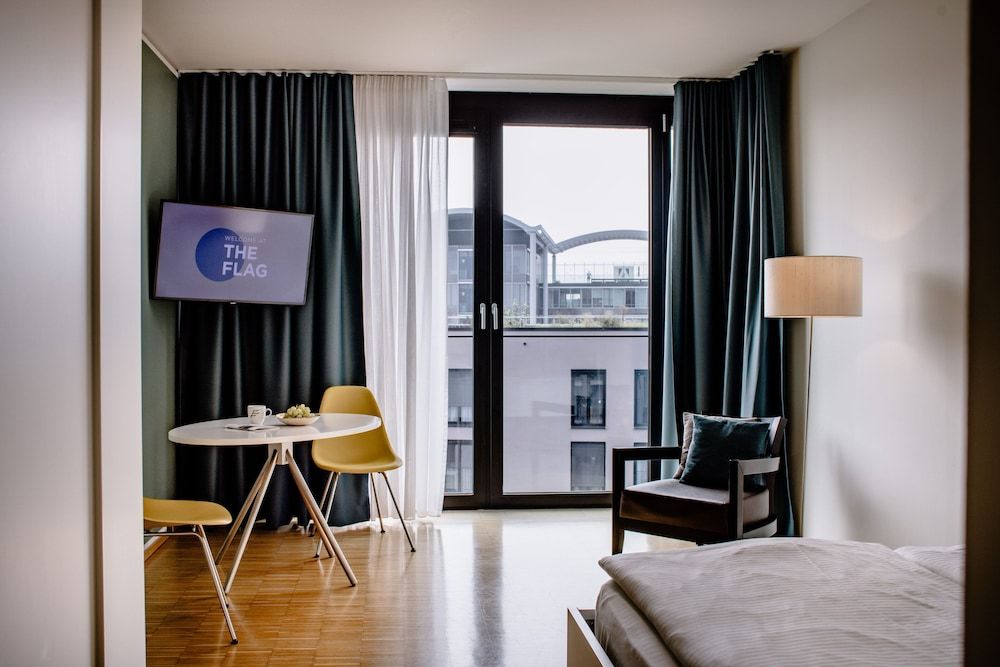 THE FLAG München M. Comfort Double Room, 1 Queen Bed, Kitchenette 9