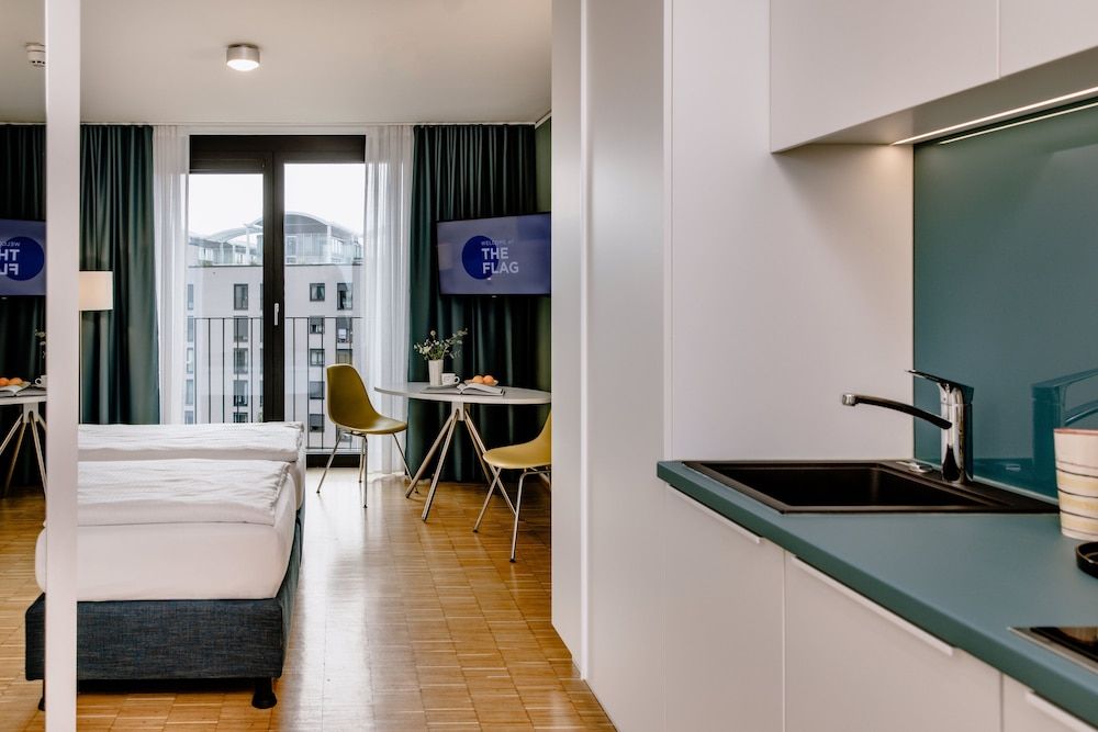 THE FLAG München M. Comfort Twin Room, Kitchenette 7