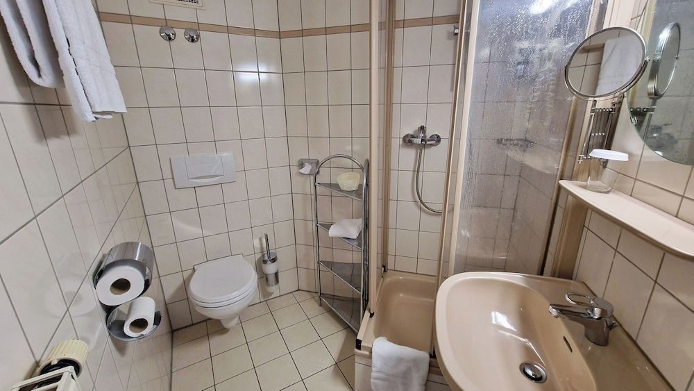 Hotel Fortuna Small Single Room 2