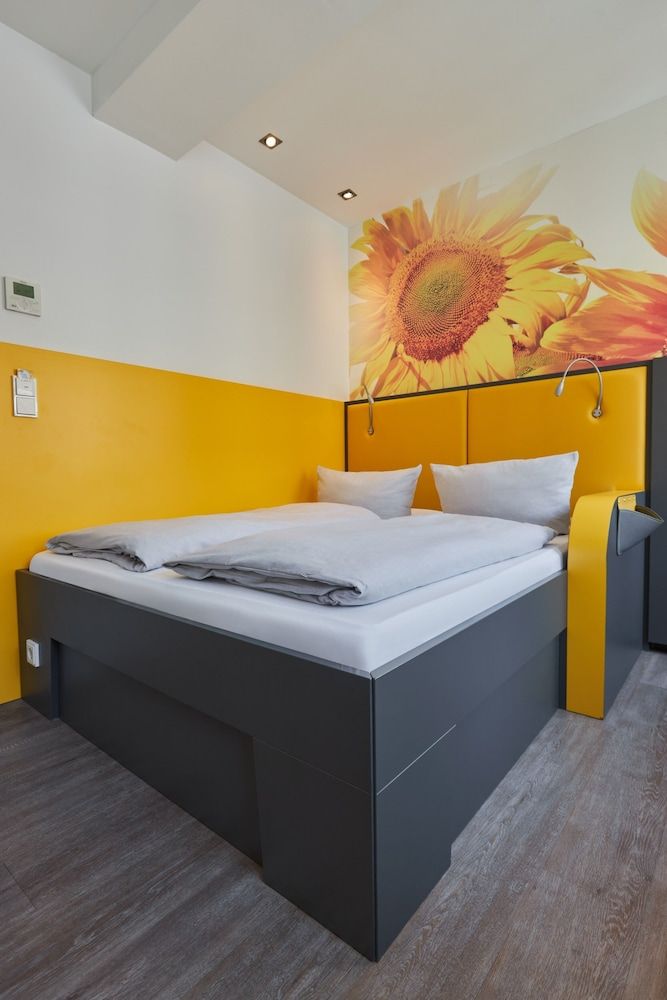 undefined Buddy Hotel 7
