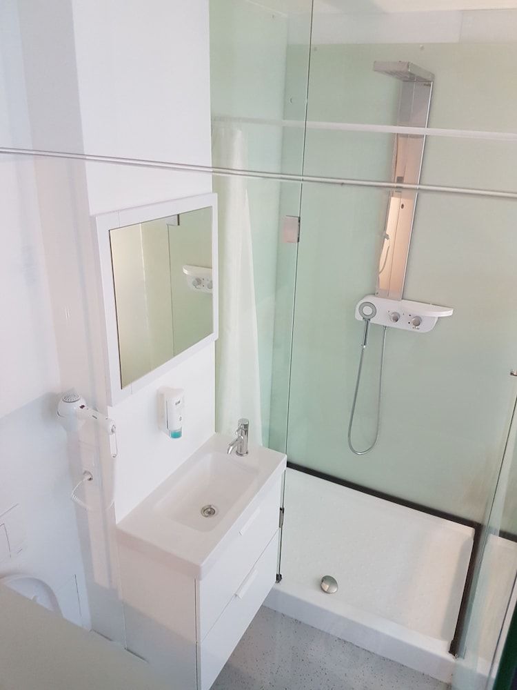 Business Hotel Prime Quadruple Room 4