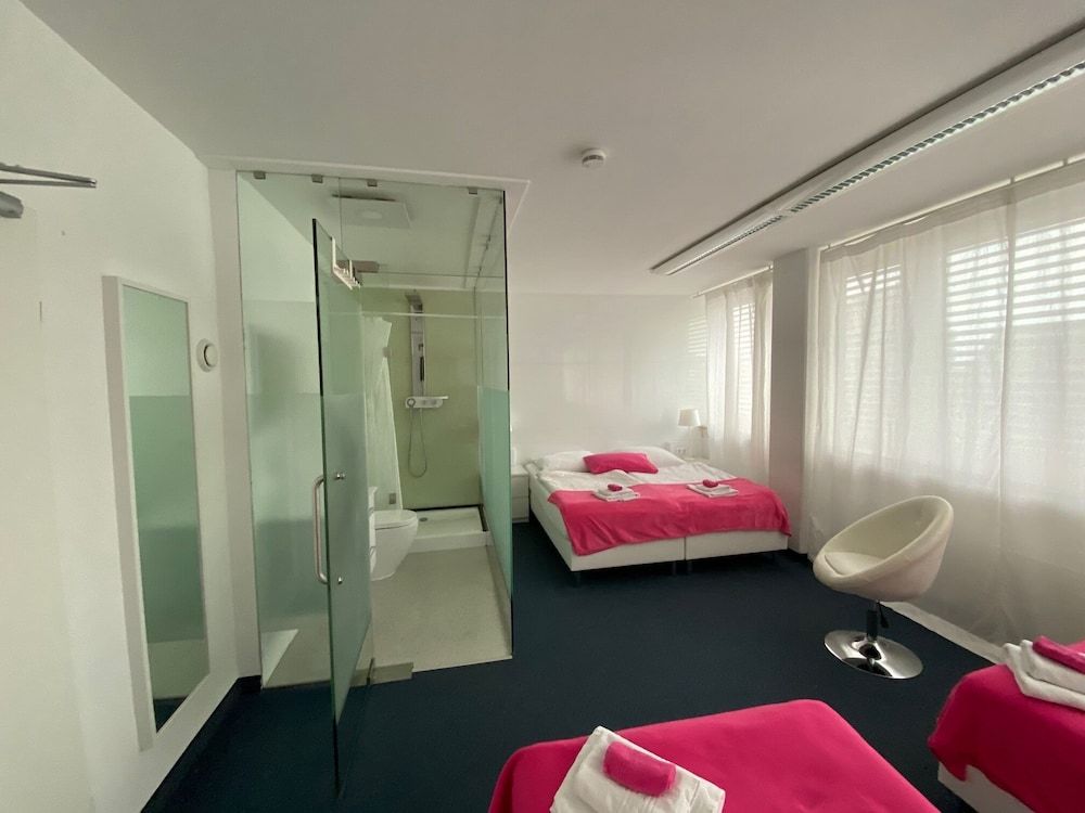 Business Hotel Prime Quadruple Room 6