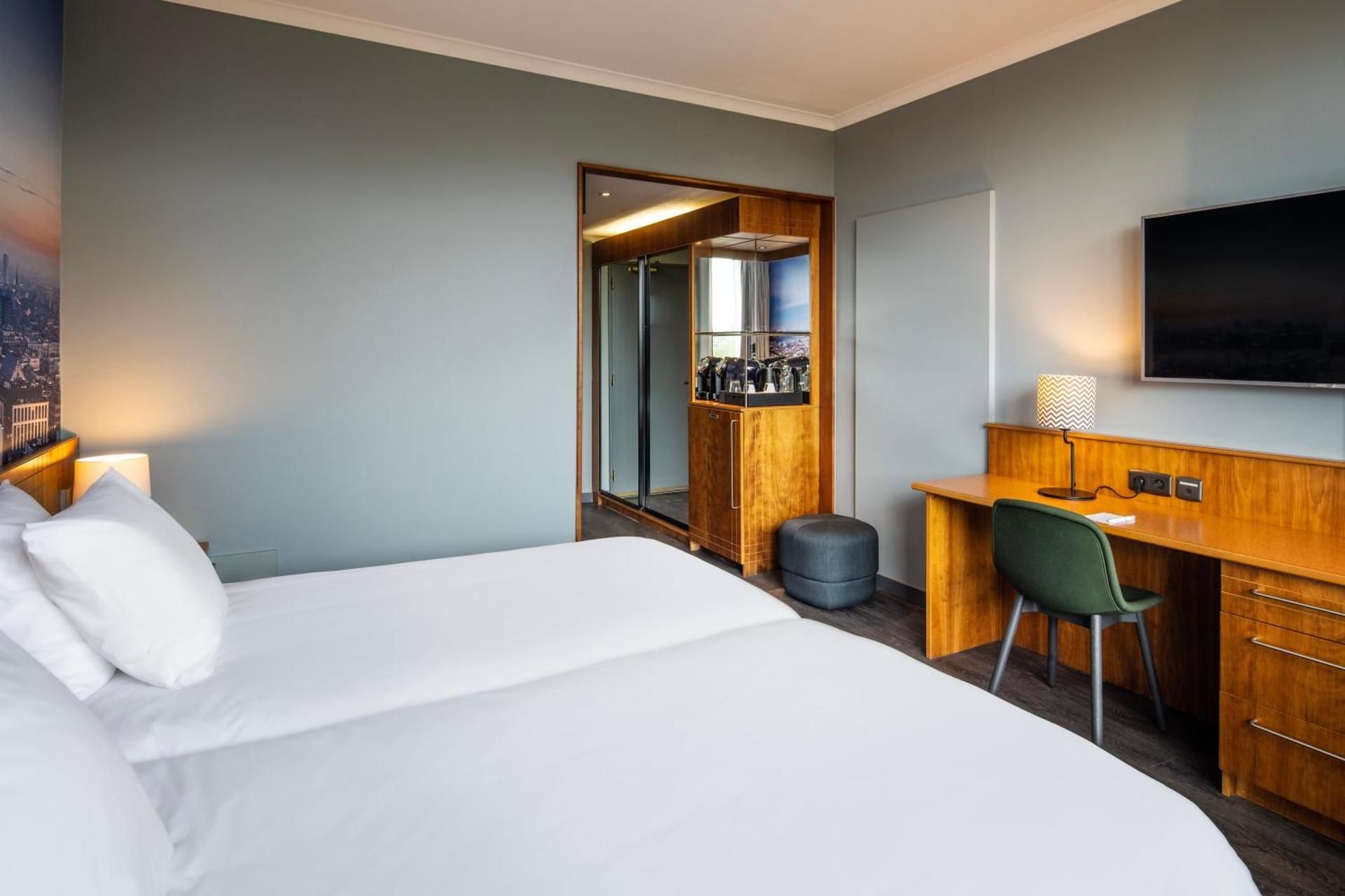 Double Room with Mobility Accessible Roll In Shower