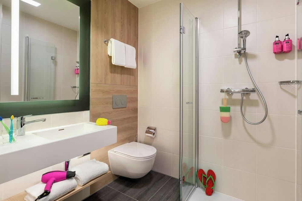 Moxy Berlin Ostbahnhof Room, 1 Queen Bed, Non Smoking 7