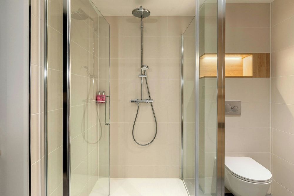 Moxy Berlin Ostbahnhof Room, 1 Queen Bed, Non Smoking 5