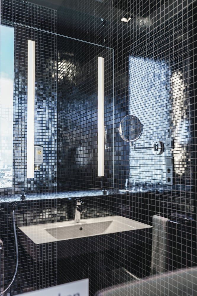 Hotel Riu Plaza Berlin Deluxe Room, 2 Twin Beds 5