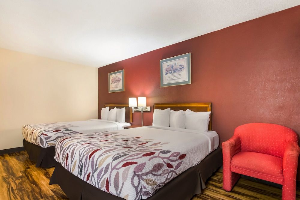 Red Roof Inn Winchester - Lexington East Deluxe Room, 2 Queen Beds, Non Smoking 2
