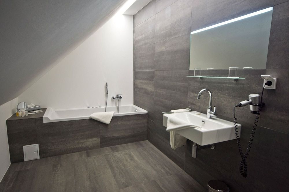 Gut Hohenholz Deluxe Double Room 3