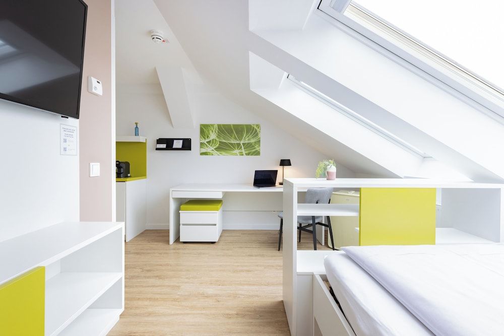 Studio, 1 Twin Bed