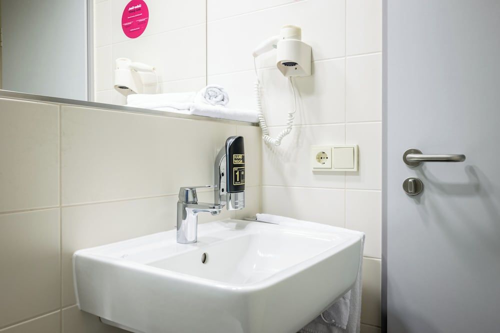 Serways Hotel Weiskirchen Nord Standard Single Room, 1 Twin Bed 8