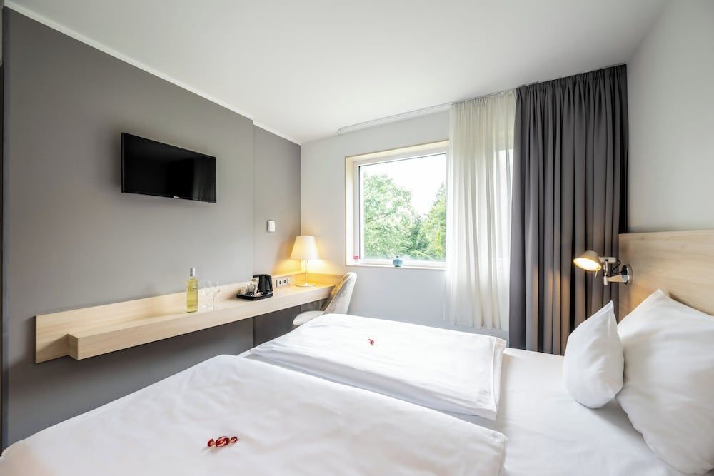 Serways Hotel Weiskirchen Nord Standard Double Room, 1 Double Bed 5