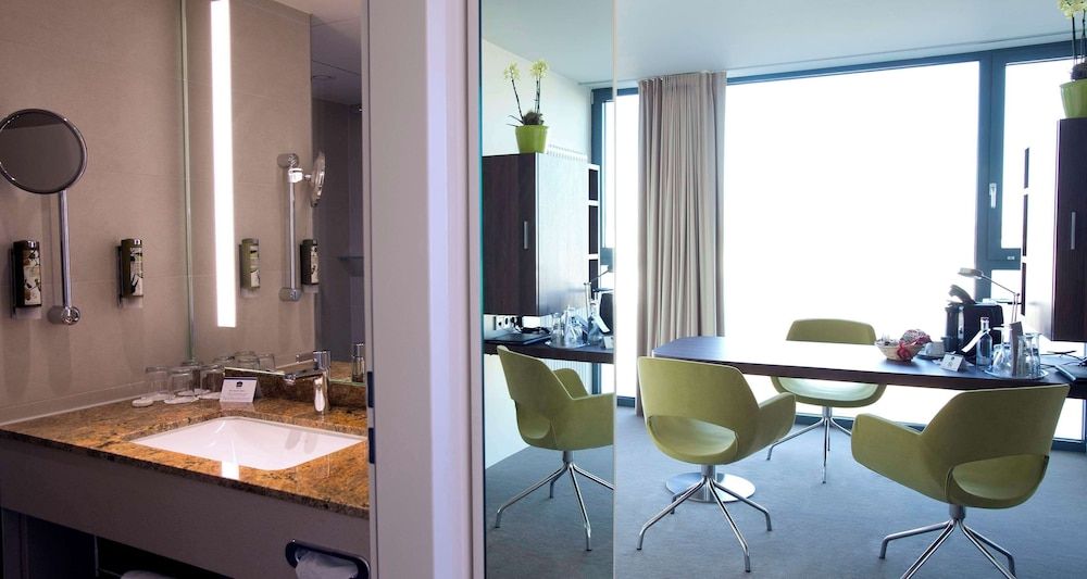 Best Western Plus Hotel Bremerhaven Suite, 2 Twin Beds, Harbor View (Cozy Sitting Corner;with Sofabed) 3