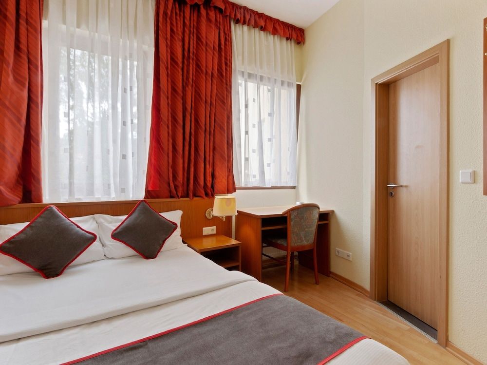 undefined Hotel Bohemia 4