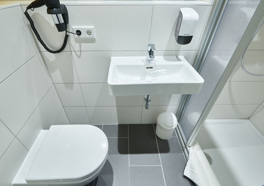 McDreams Hotel Mönchengladbach Business Double Room, 2 Twin Beds 4