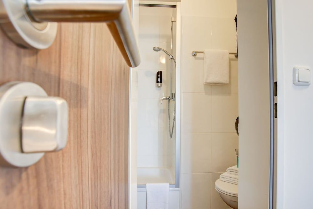 Hotel West Standard Double Room, 1 Bedroom, Non Smoking 8