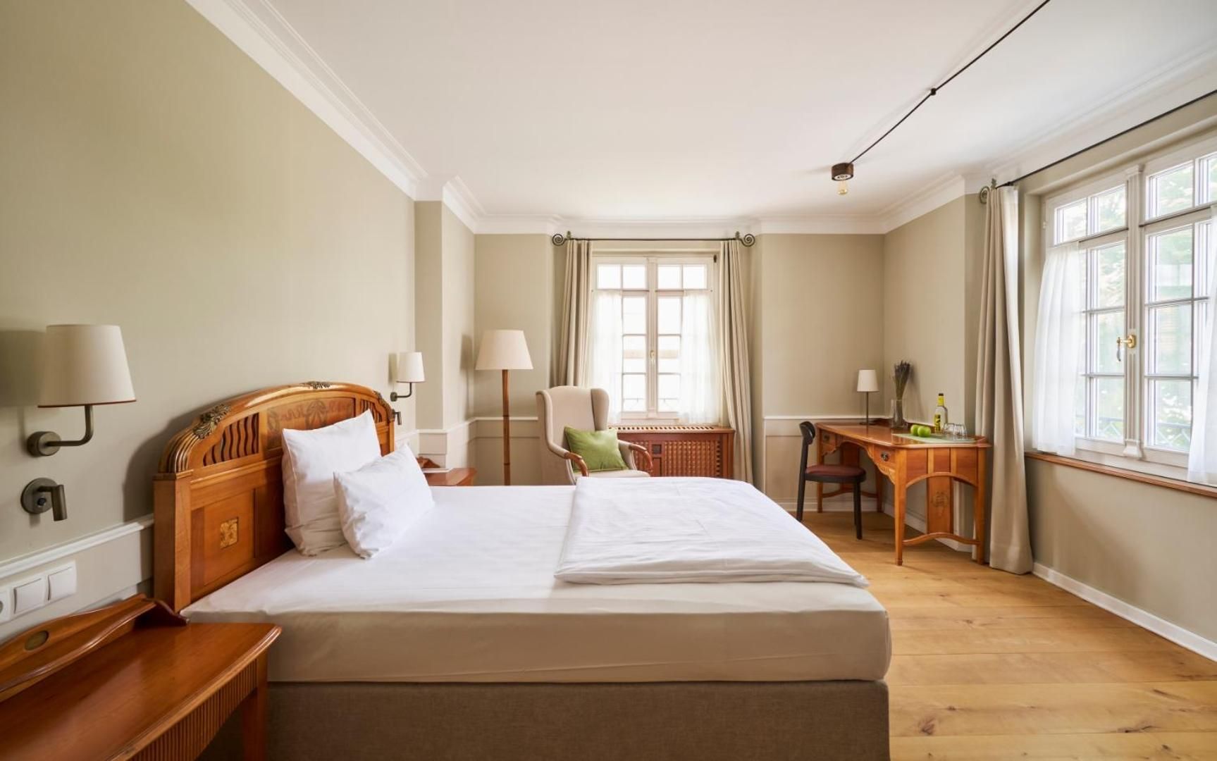 Standard Queen Room