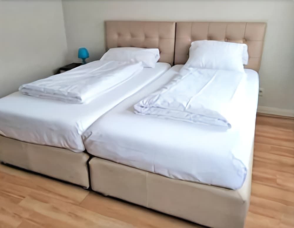 M&A Cityhotel Hildesheim Double Room 5