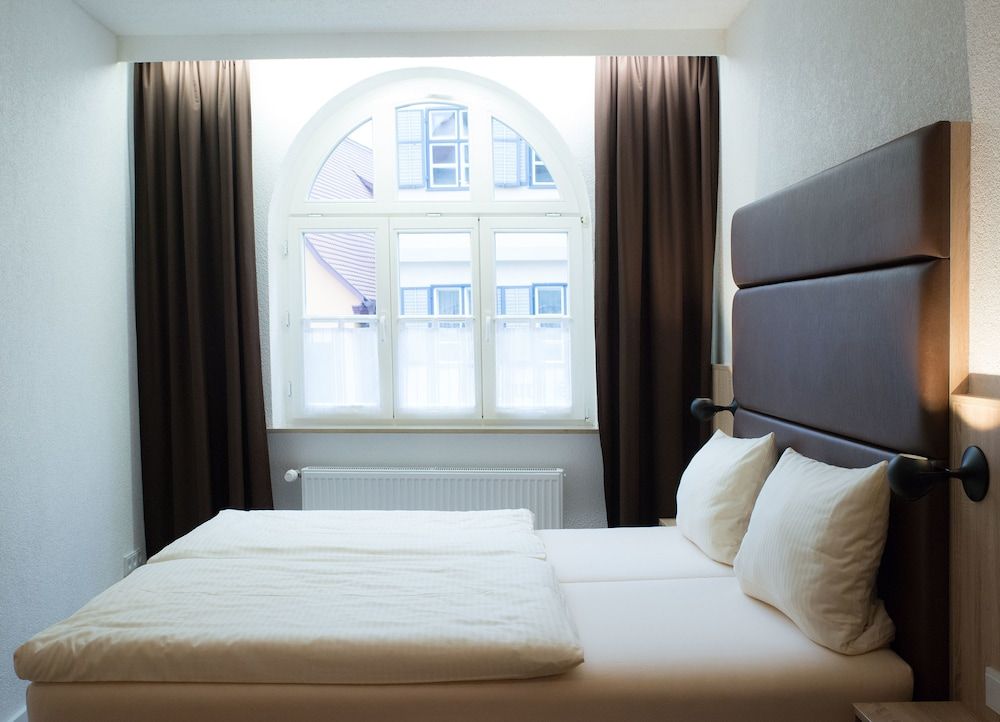 Hotel Restaurant Piazza Standard Suite for Single Use (Free Bottle of Water) 2