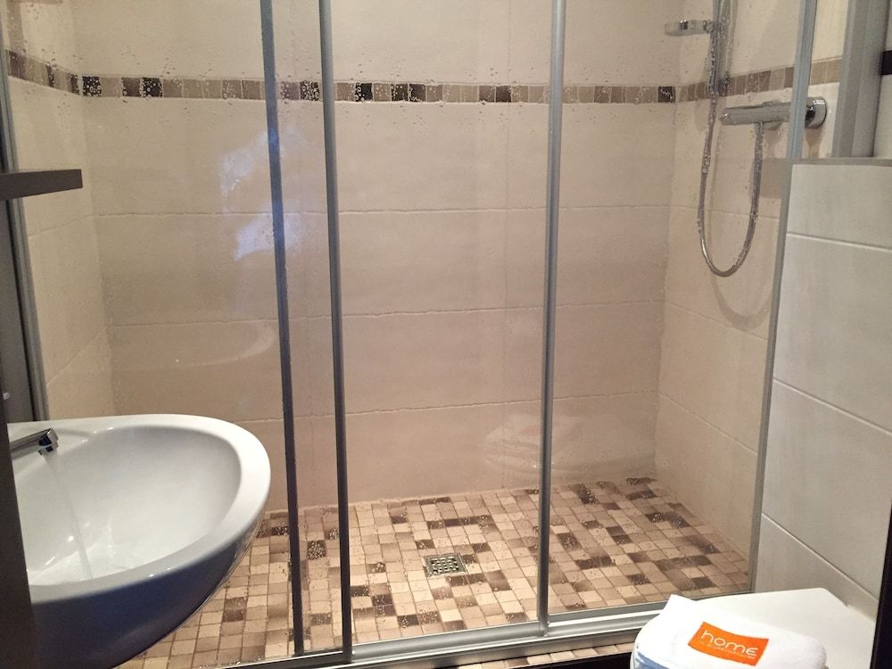 home Hotel Standard Double Room, 2 Twin Beds 3