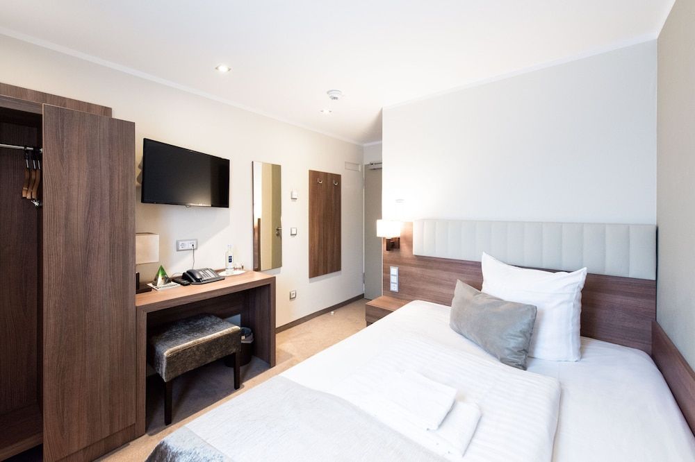 undefined Hotel ARENA am Zoo 5