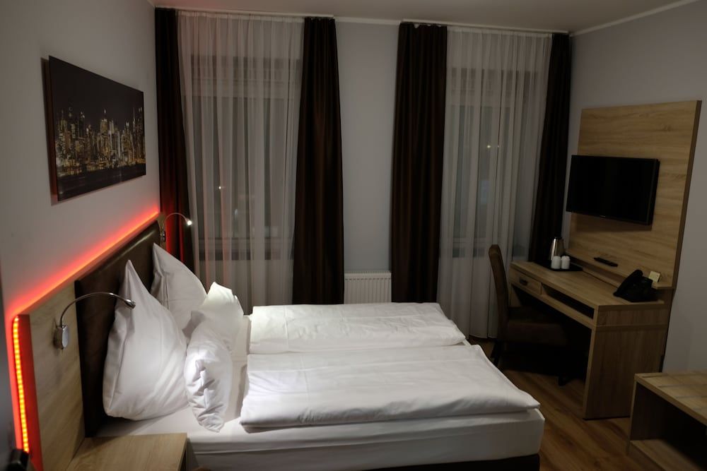 Minx - CityHotels Standard Double Room 2