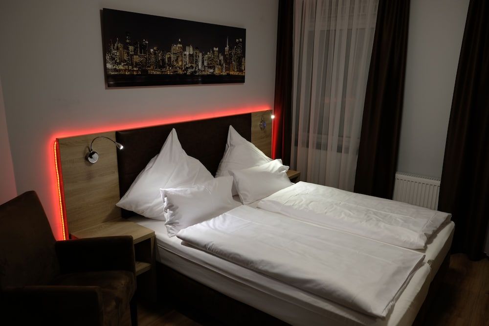 Minx - CityHotels Standard Double Room 4