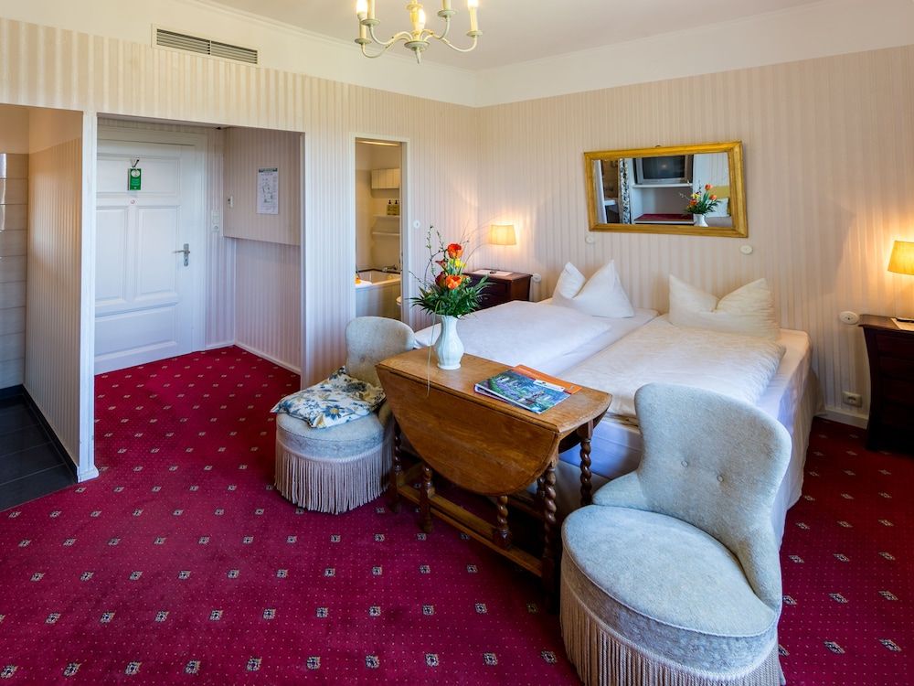 Hotel Goldener Hirsch Double room with Tauber valley view 6