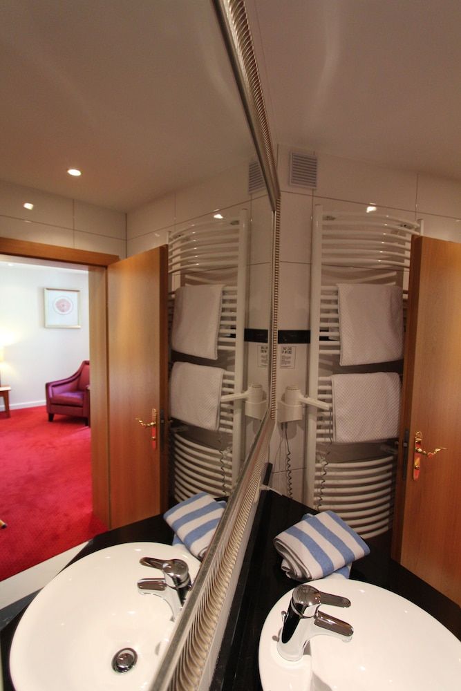 Hotel Goldener Hirsch Comfort Triple Room 5